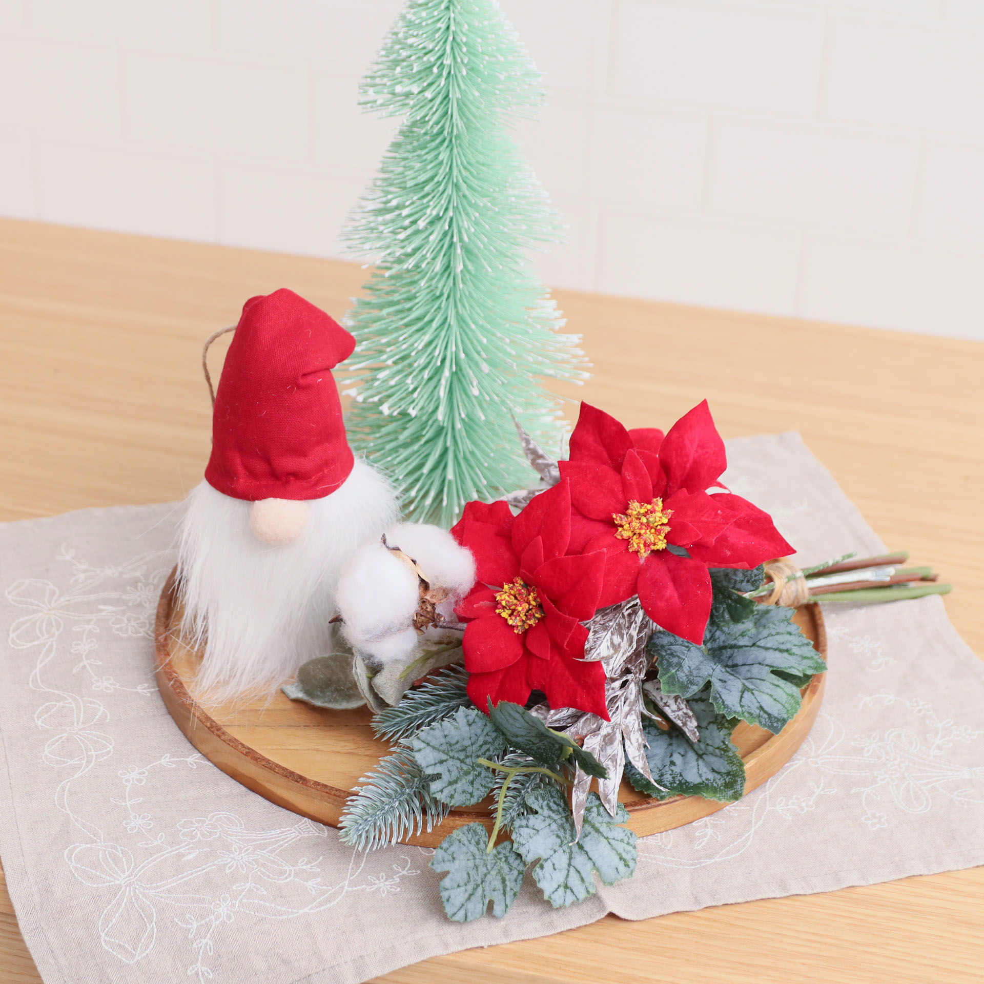 ポインセチアバンチを使った手軽なクリスマスブーケ｜横浜