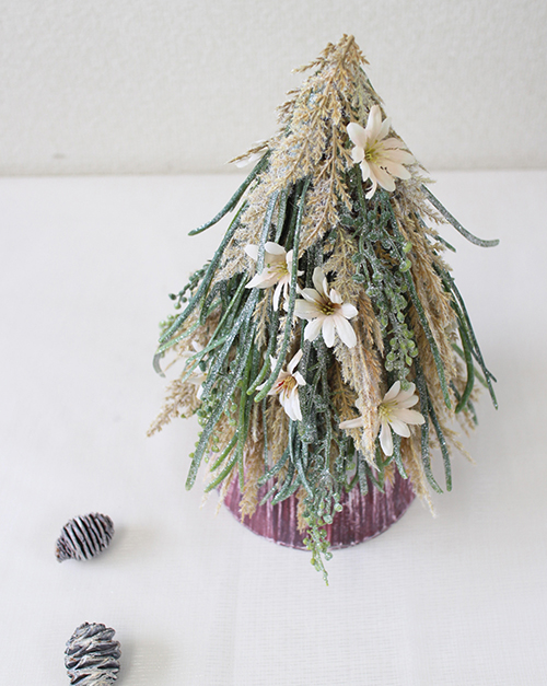 デイジーのクリスマスツリーアレンジ｜横浜ディスプレイミュージアム