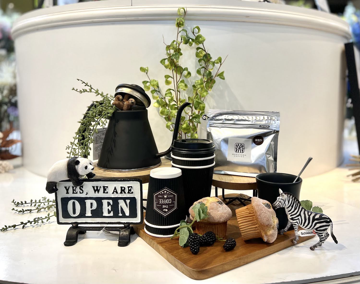 シェフ　看板　置物 人物 キッチン 飲食店 店舗 イベント ディスプレイ 楽天市場】FRPオブジェ メニューボードを持つコック置物 人物