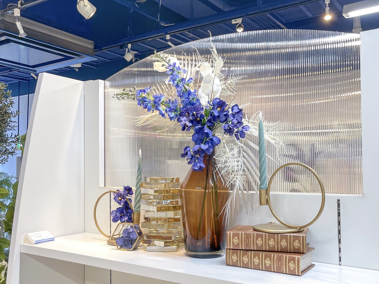 オーキッドを使った住宅展示場の夏のディスプレイイメージ｜横浜