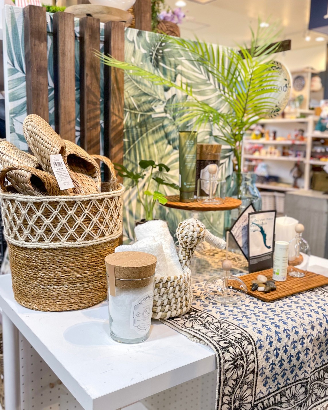 ナチュラルテイストのサロンディスプレイイメージ｜横浜ディスプレイ