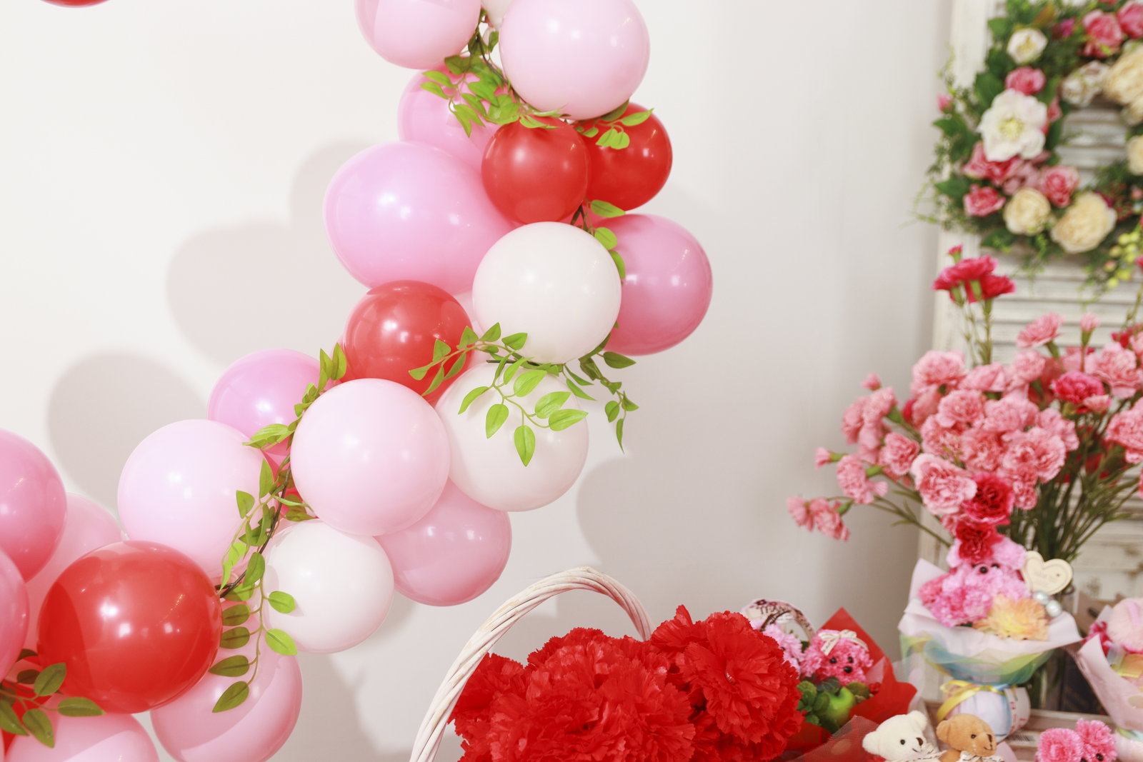 母の日ディスプレイに！ バルーンとフラワーの店頭ディスプレイ｜横浜