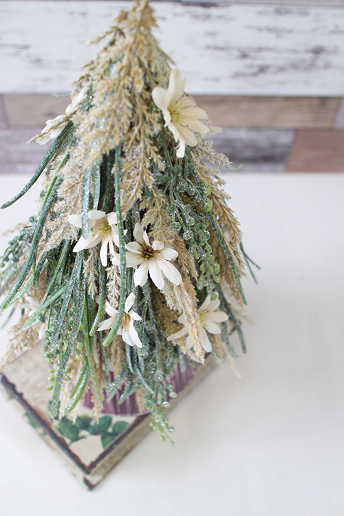 デイジーのクリスマスツリーアレンジ｜横浜ディスプレイミュージアム