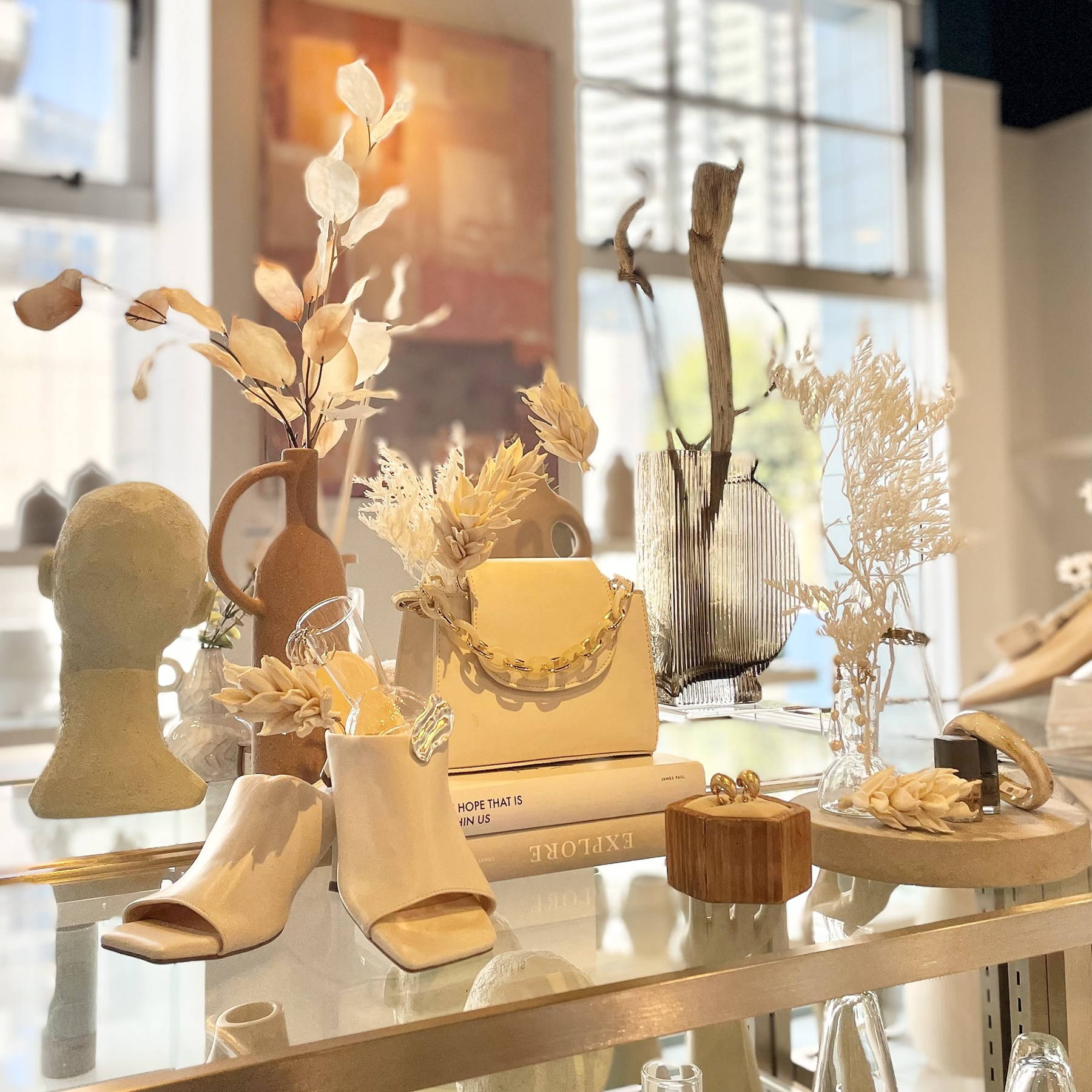 アパレルショップのディスプレイイメージ｜横浜ディスプレイミュージアム