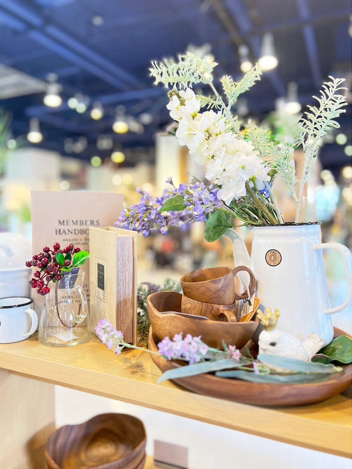 春のお花とブックを作った飲食店ディスプレイ｜横浜ディスプレイ 