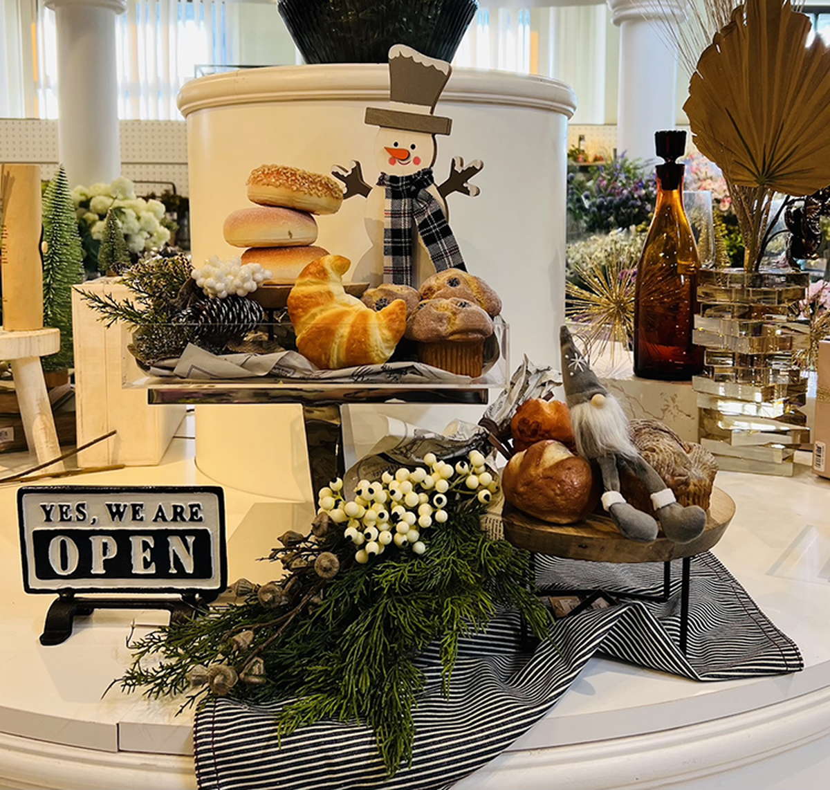 花柄デザインの金属製パーテーション 花柄デザインの金属製パーテーション