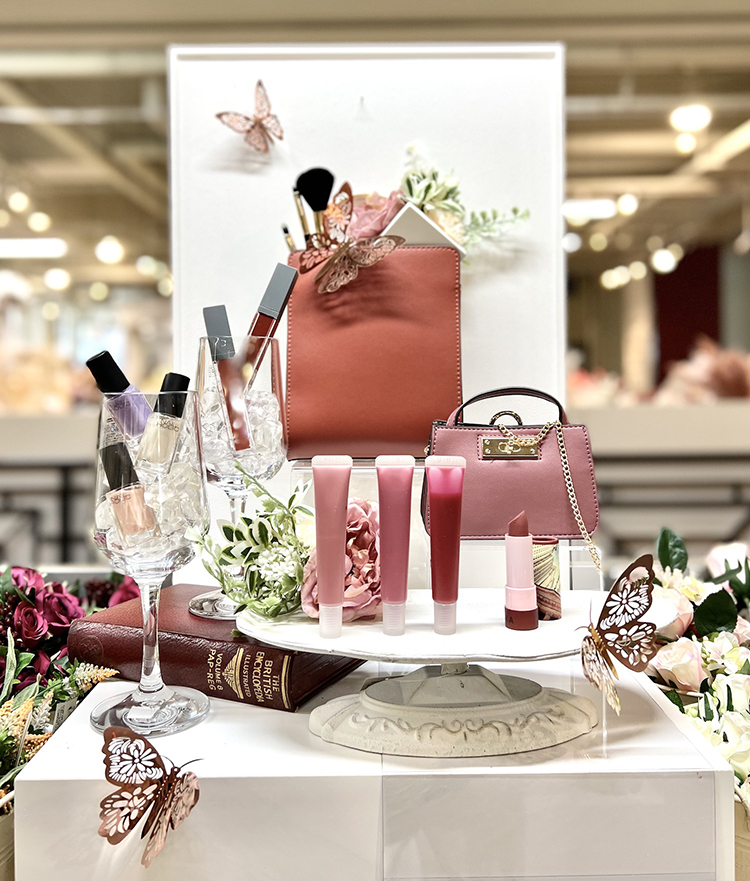 ブランシュローズ コスメショップのディスプレイイメージ｜横浜ディスプレイミュージアム