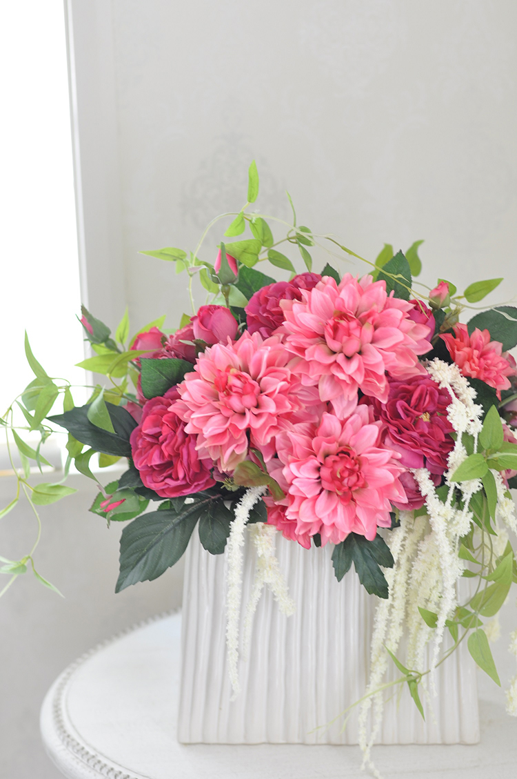 ダリアのフラワーアレンジメント｜横浜ディスプレイミュージアム