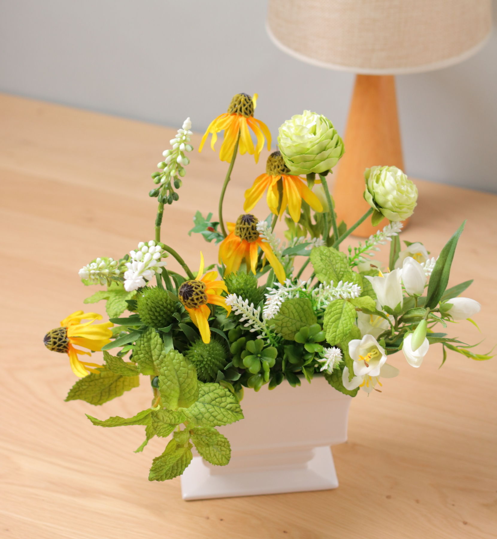 ルドベキアのフラワーアレンジメント｜横浜ディスプレイミュージアム