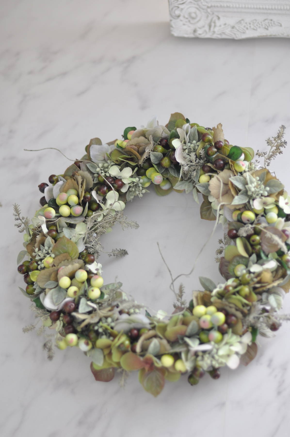 ベリーとハイドレンジアのリース｜横浜ディスプレイミュージアム