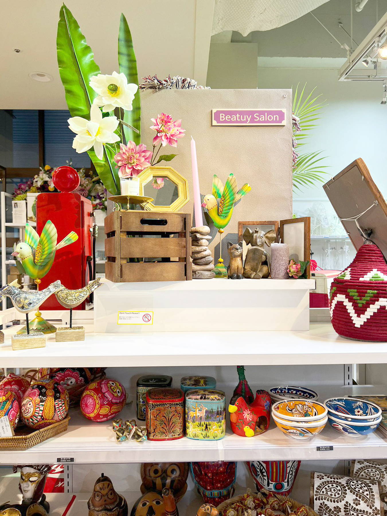 【値下】LED付ギャラリー収納棚 飾り棚 サロン ディスプレイ棚 店舗什器エステ 値下】LED付ギャラリー収納棚 飾り棚 サロン ディスプレイ棚 店舗什器