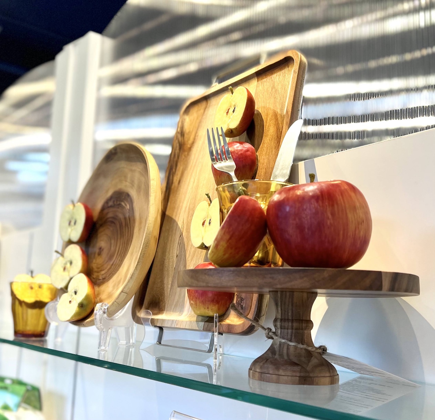 食器売り場のディスプレイ｜横浜ディスプレイミュージアム