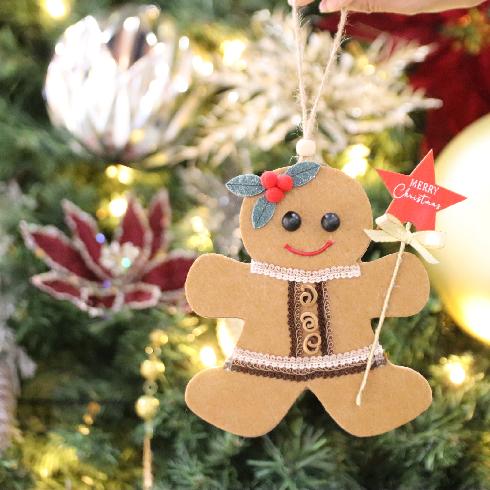 クリスマスツリーに飾ったジンジャーマンオーナメント