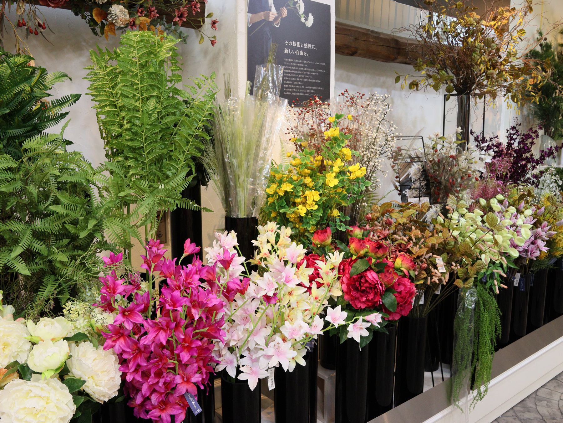 DESIGN LINE売場の花材と秋冬ディスプレイ