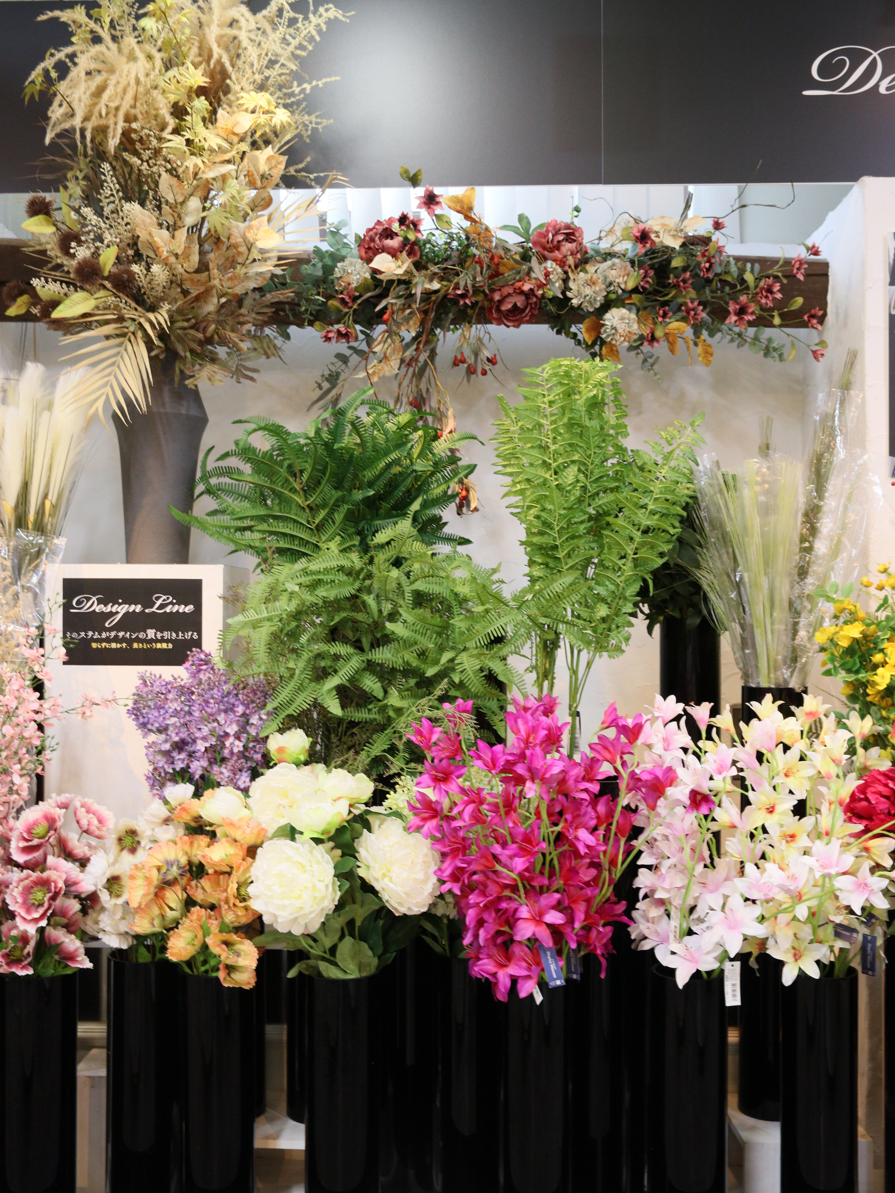 売場の秋冬花材とアレンジ