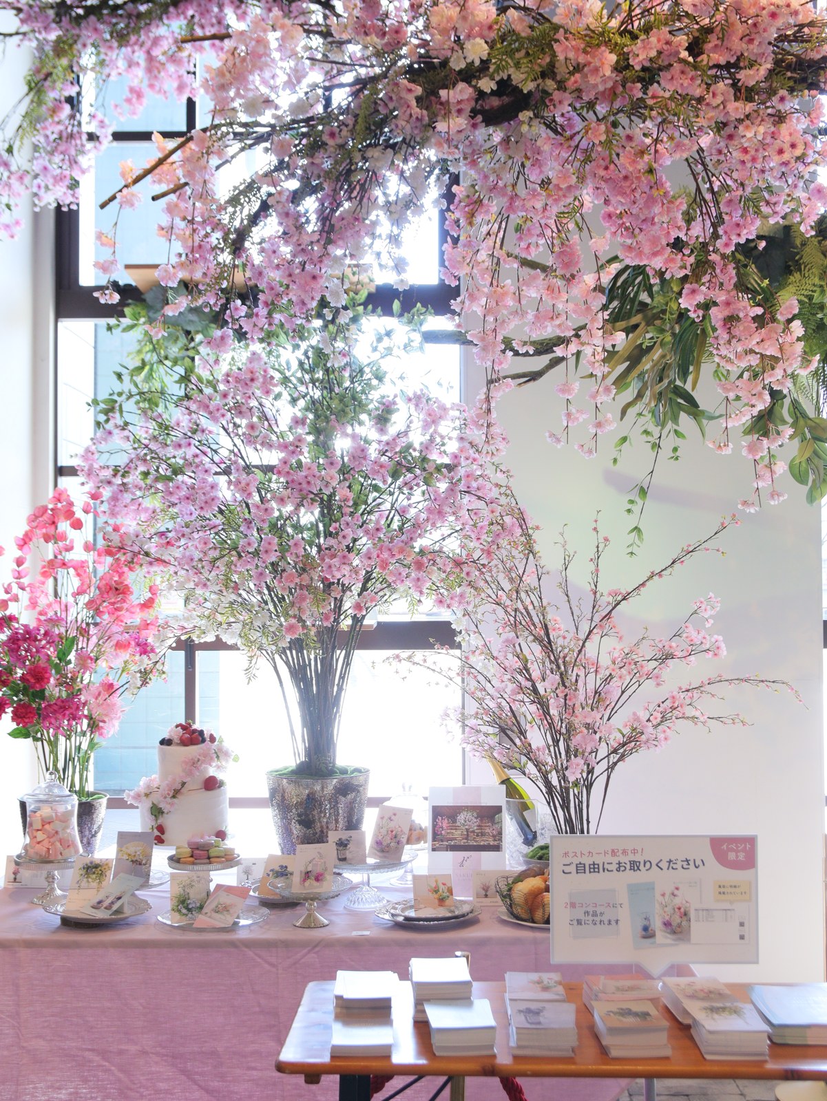 過去の花とグリーンで紡ぐ展の春のディスプレイ